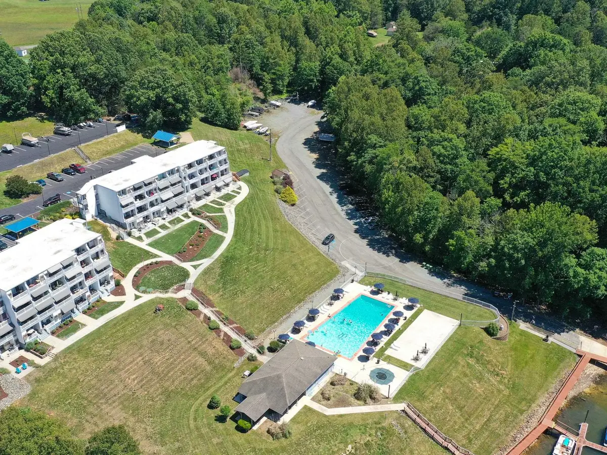 1085 Bluewater Dr, Moneta, VA 24121 - #1