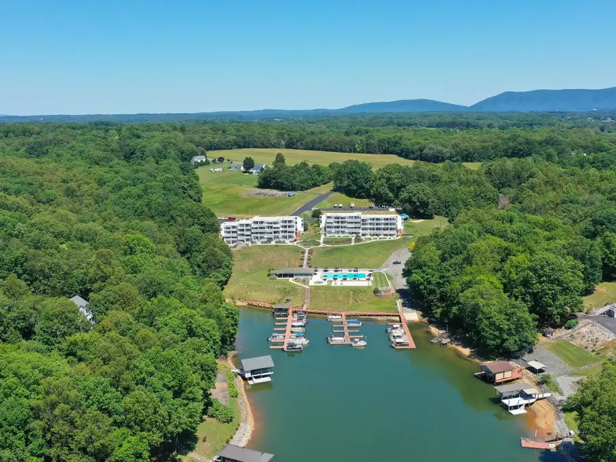 1085 Bluewater Dr, Moneta, VA 24121 - #3