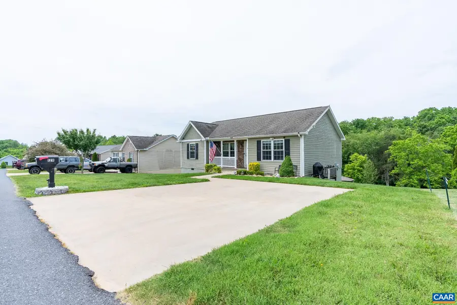 129 Thoroughbred Cir, Lexington, VA 24450 - #3