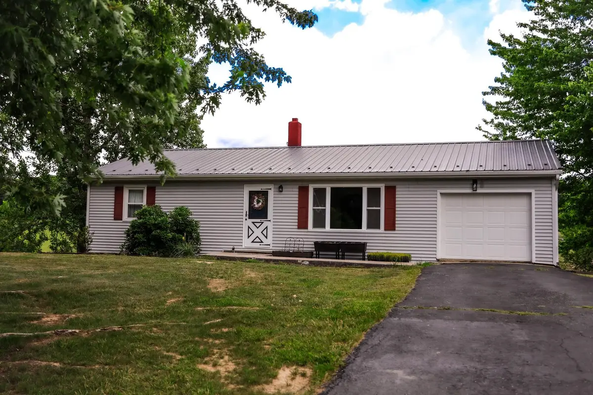 3592 Old Greenville Rd, Staunton, VA 24401 - #1