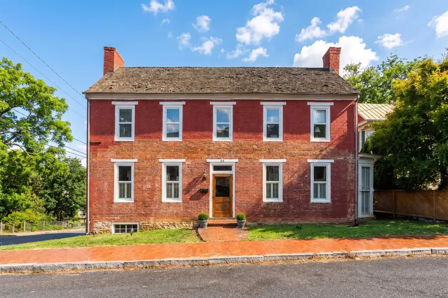 26 Fayette St, Staunton, VA 24401 - #2