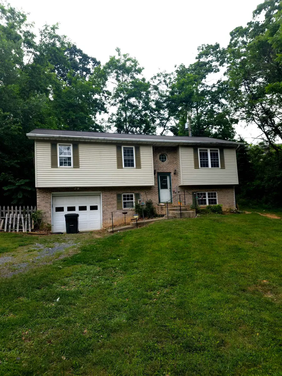412 Devon Rd, Staunton, VA 24401 - #2