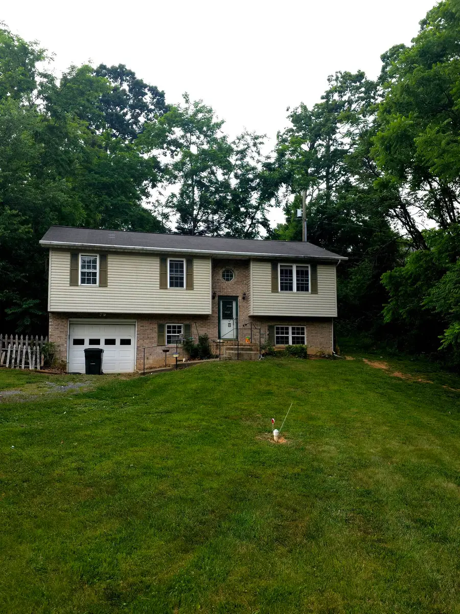 412 Devon Rd, Staunton, VA 24401 - #3
