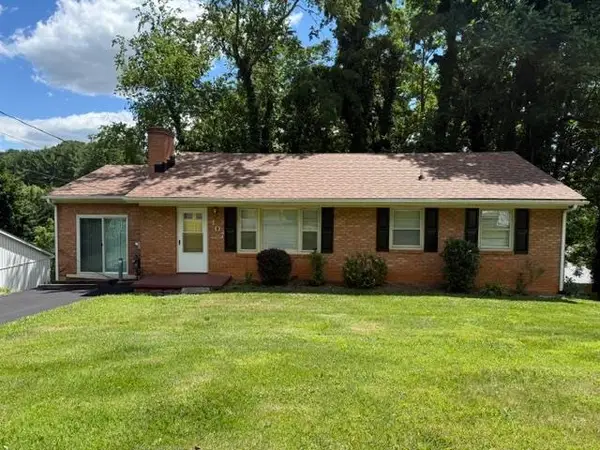 107 Nottingham Dr, Staunton, VA 24401