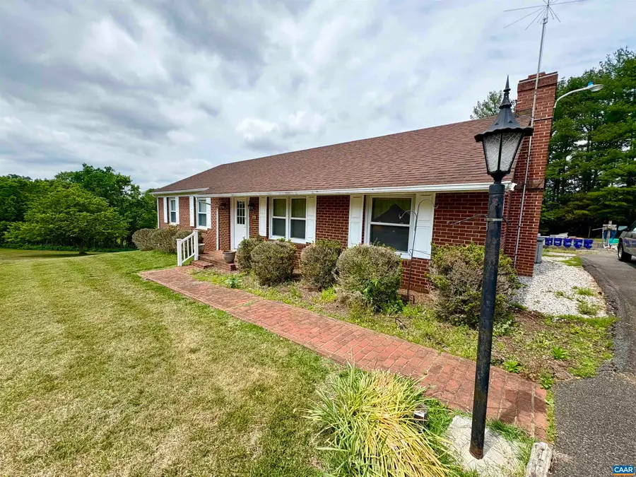 601 Lake View Ln, Lovingston, VA 22949 - #2