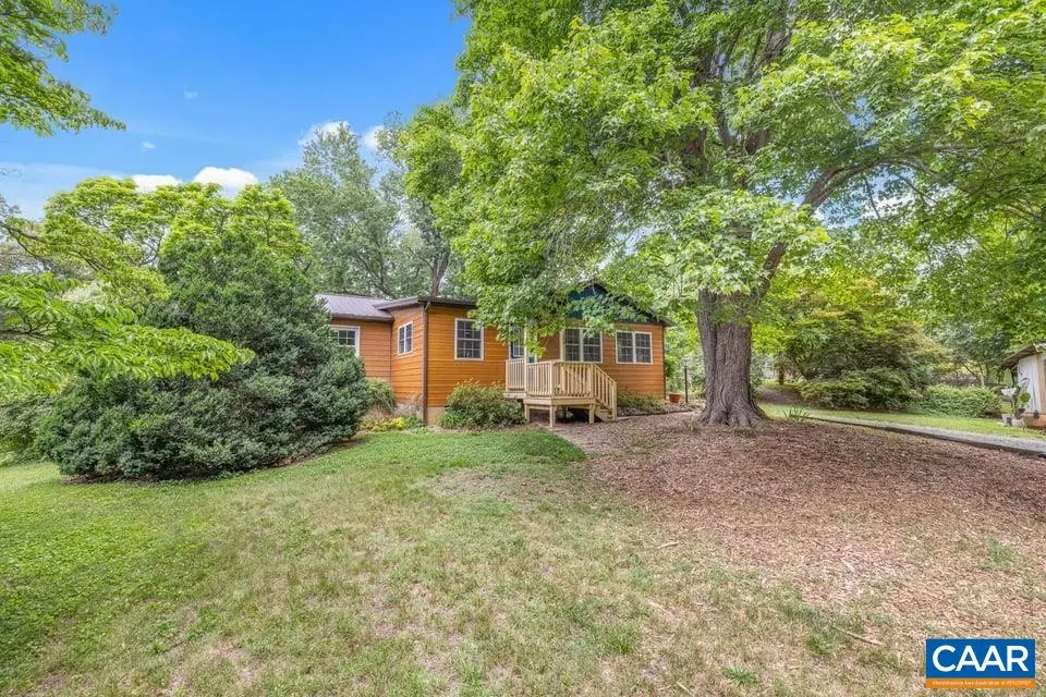 190 Hayman St, Scottsville, VA 24590 - #1