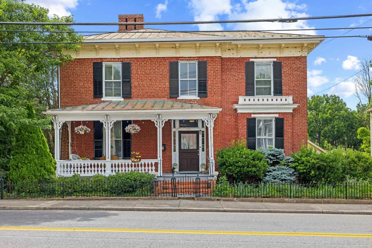 923 Augusta St N, Staunton, VA 24401 - #1