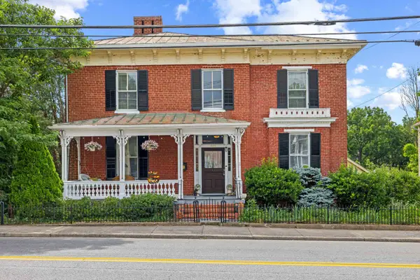 923 Augusta St N, Staunton, VA 24401