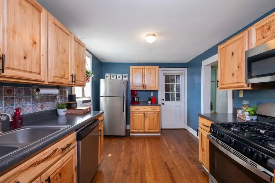 1620 Plunkett St, Staunton, VA 24401 - #3