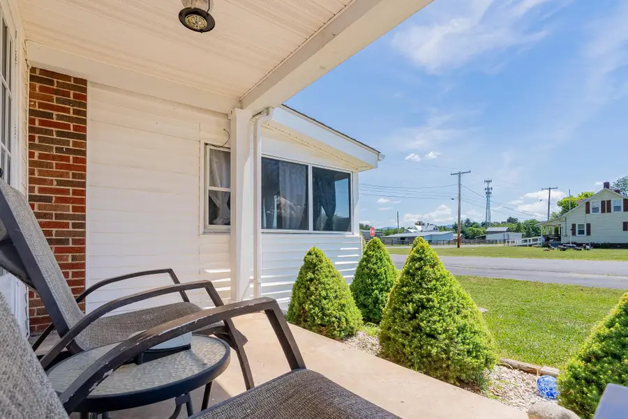 603 Gibbons Ave, Elkton, VA 22827 - #3