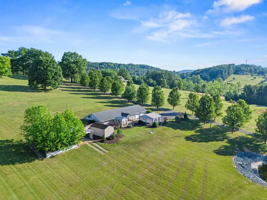 963 Lee Jackson Hwy, Staunton, VA 24401 - #2