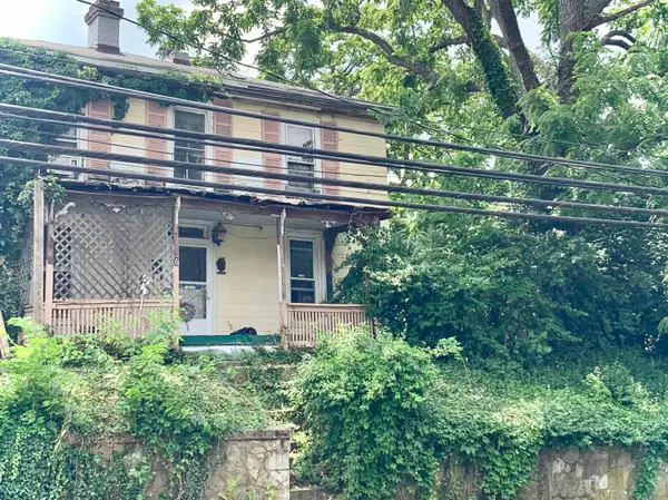 1216 Beverley St W, Staunton, VA 24401