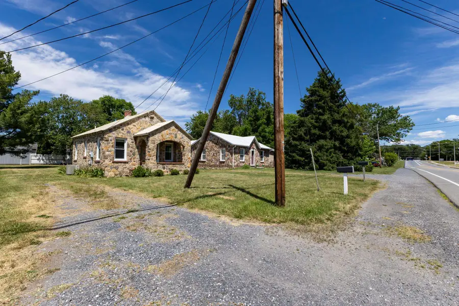108 Third St, Grottoes, VA 24441 - #3