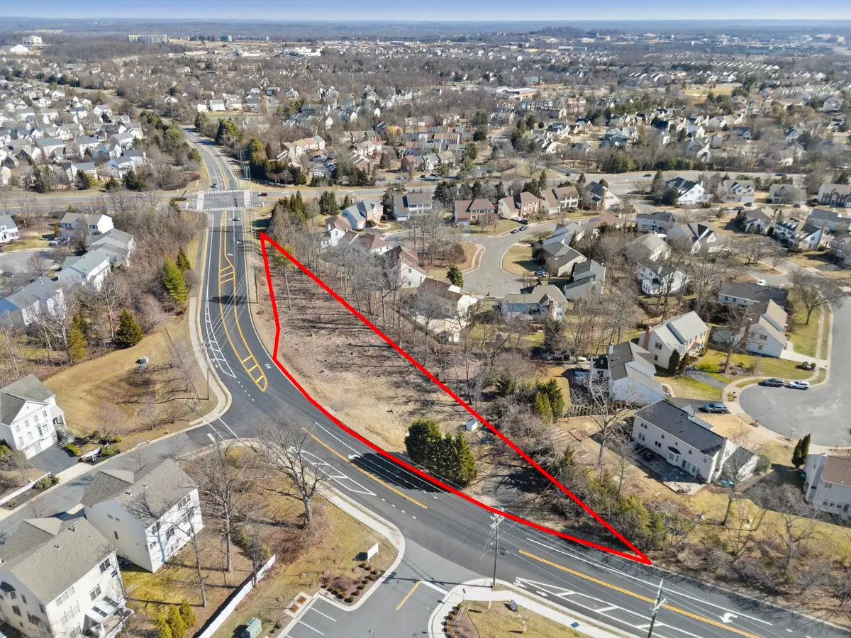 20576 Ashburn Rd, Ashburn, VA 20147 - #1