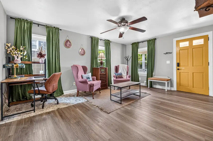 406 Rockingham St E, Elkton, VA 22827 - #3