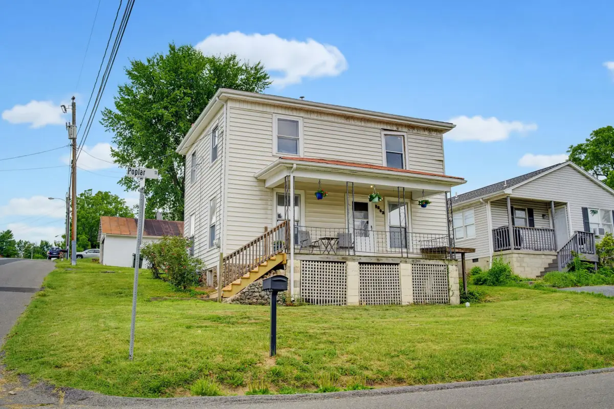 2202 Poplar St, Staunton, VA 24401 - #1