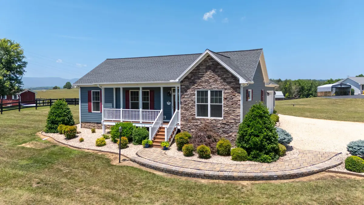 520 Kygers Hill Rd, Lexington, VA 24450 - #1