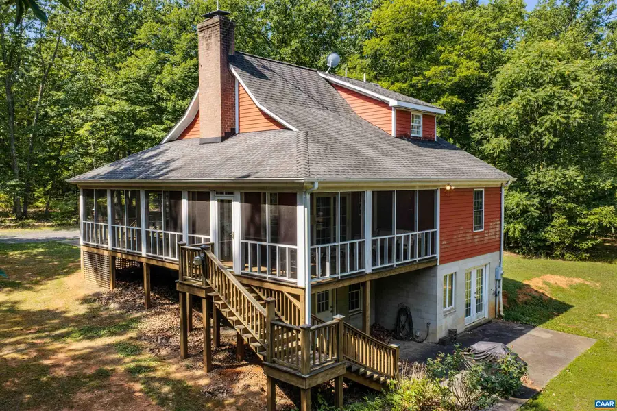 363 Bridgeport Rd, Scottsville, VA 24590 - #2