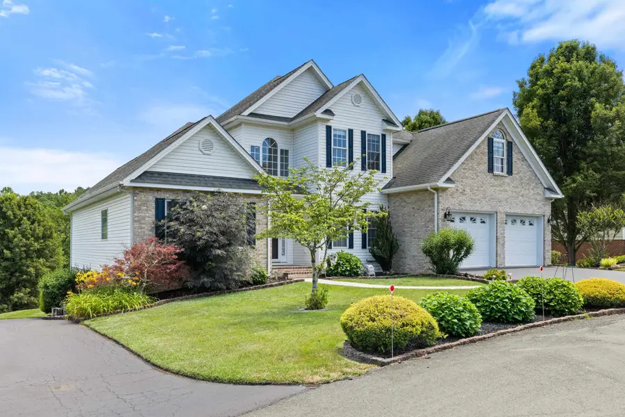287 Kensington Dr, Fishersville, VA 22939 - #2