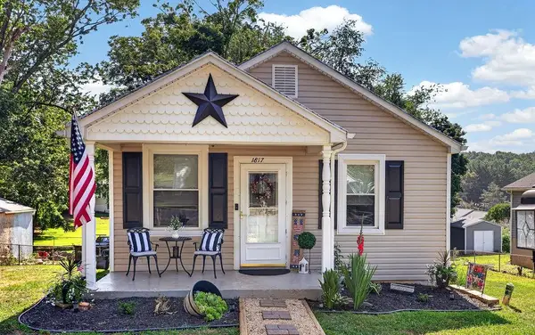 1817 Orchard Ln, Staunton, VA 24401