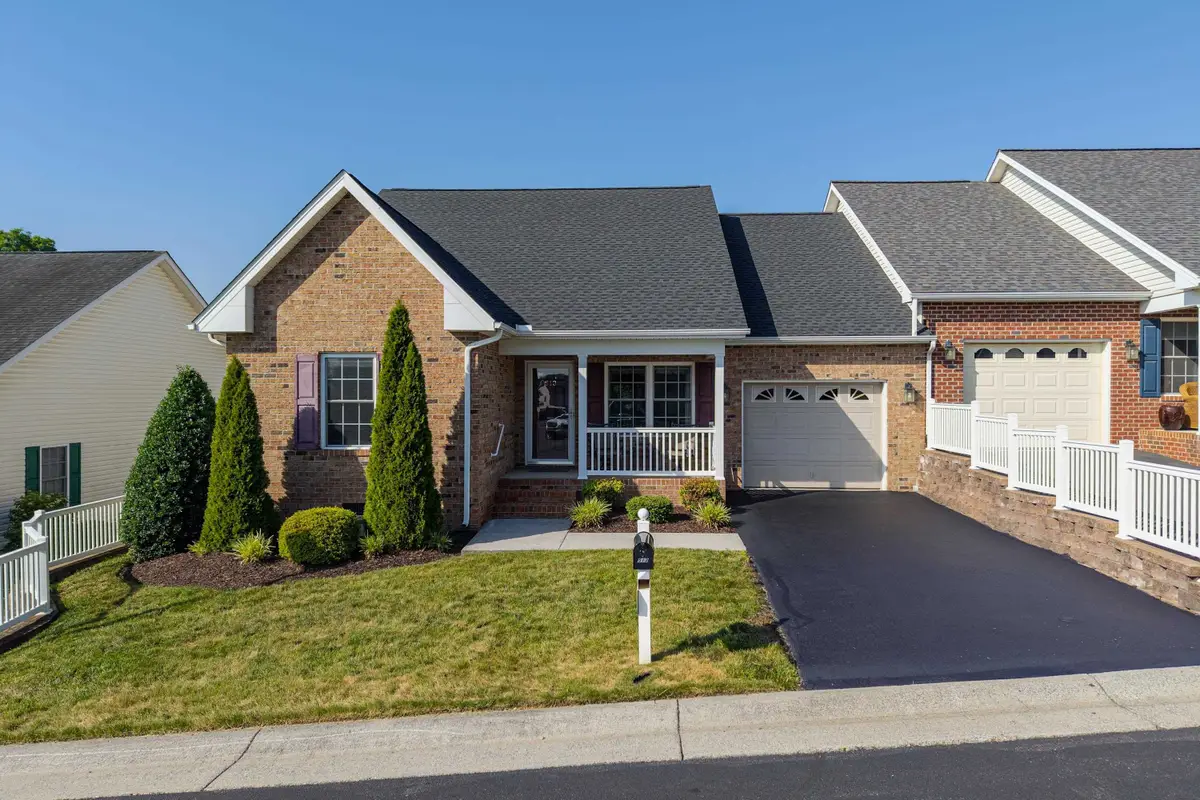 513 Hickory Grove Cir, Harrisonburg, VA 22801 - #1