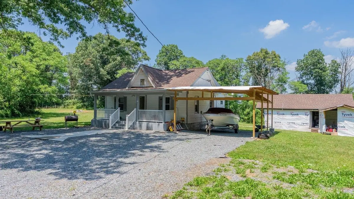 1200 Wahnona Ave, Shenandoah, VA 22849 - #1