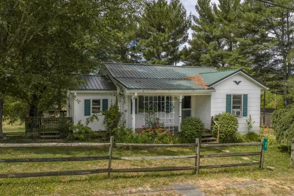 22 Conifer Ln, Lexington, VA 24450