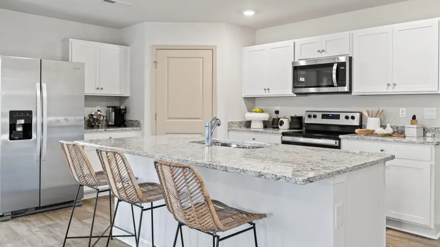 506 Stonewall Jackson Blvd, Staunton, VA 24401 - #3