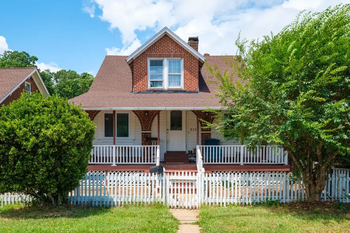 233 Bayard Ave N, Waynesboro, VA 22980 - #1