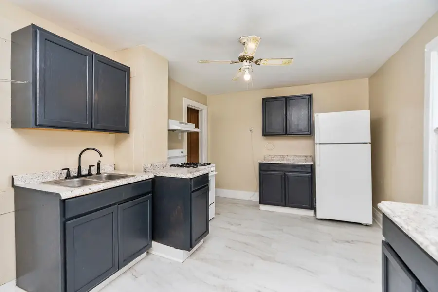 489 Charlotte Ave N, Waynesboro, VA 22980 - #3