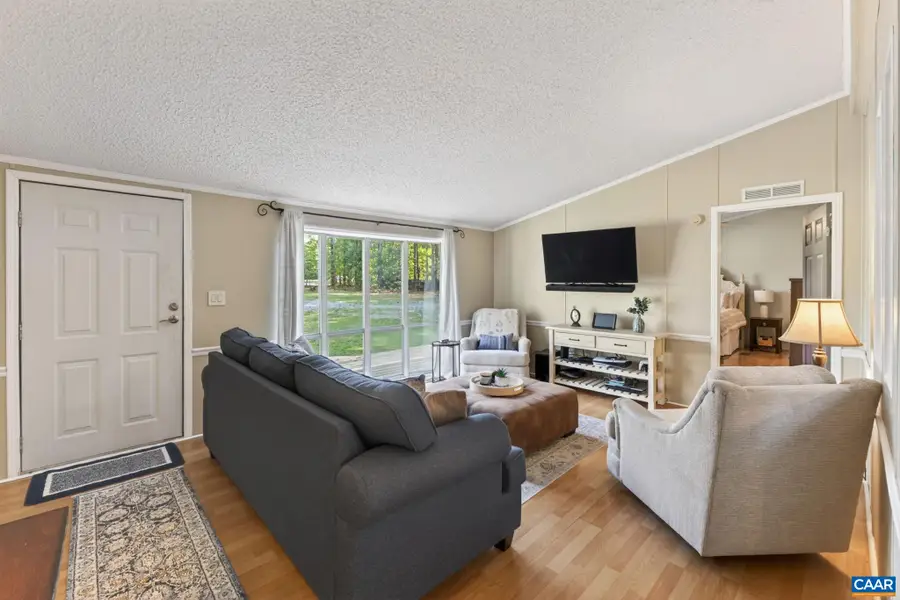 5362 Rolling Rd, Scottsville, VA 24590 - #2
