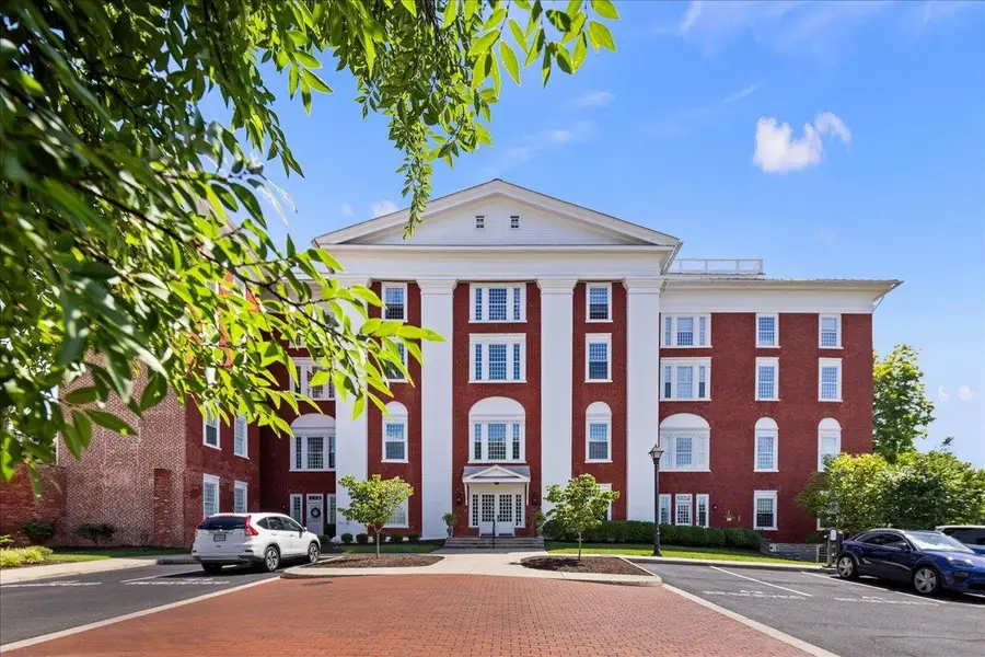 100 Village Dr, Staunton, VA 24401 - #2