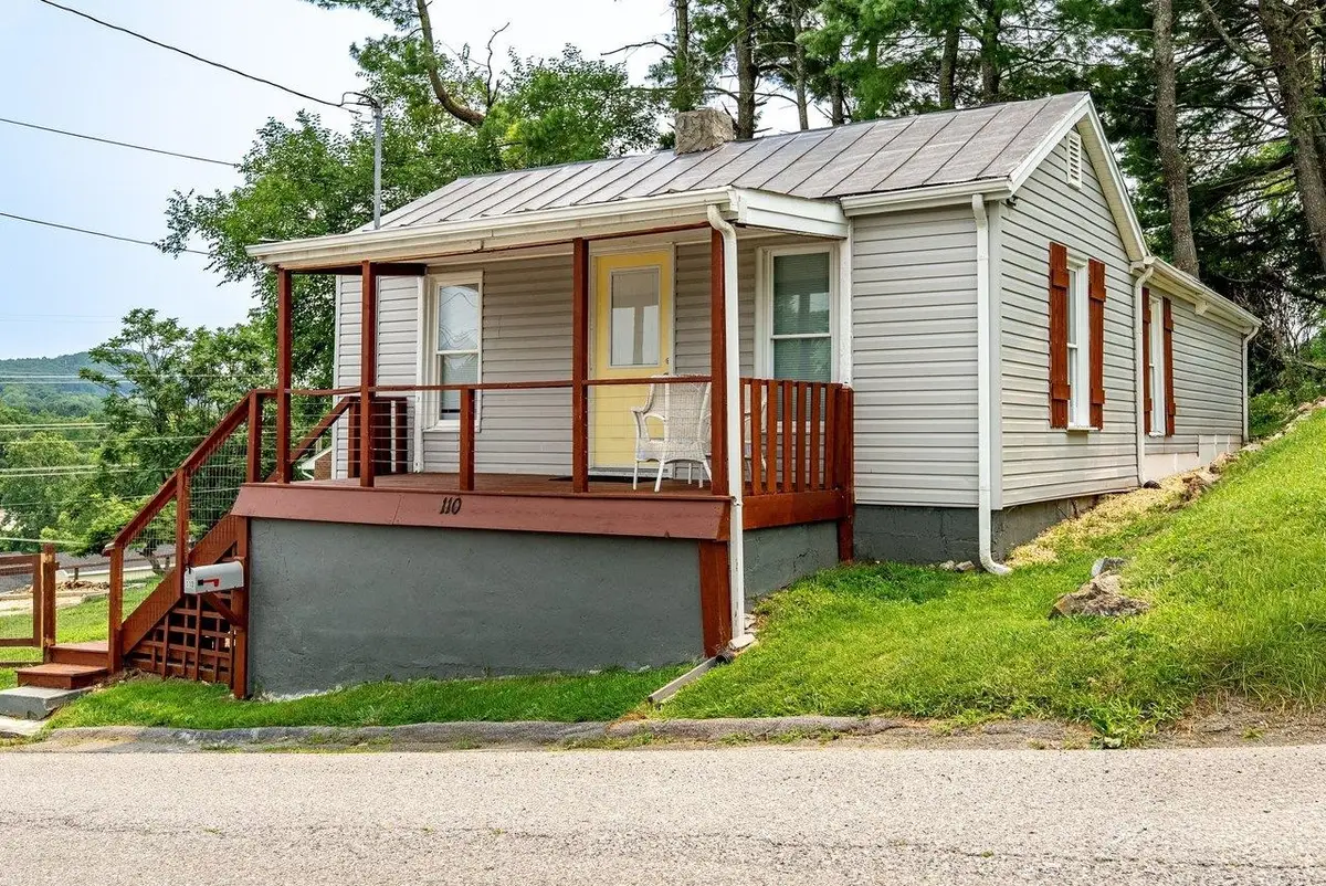 110 Gay St W, Staunton, VA 24401 - #1