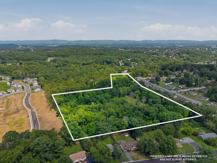 516 Hillcrest Dr, Staunton, VA 24401 - #3
