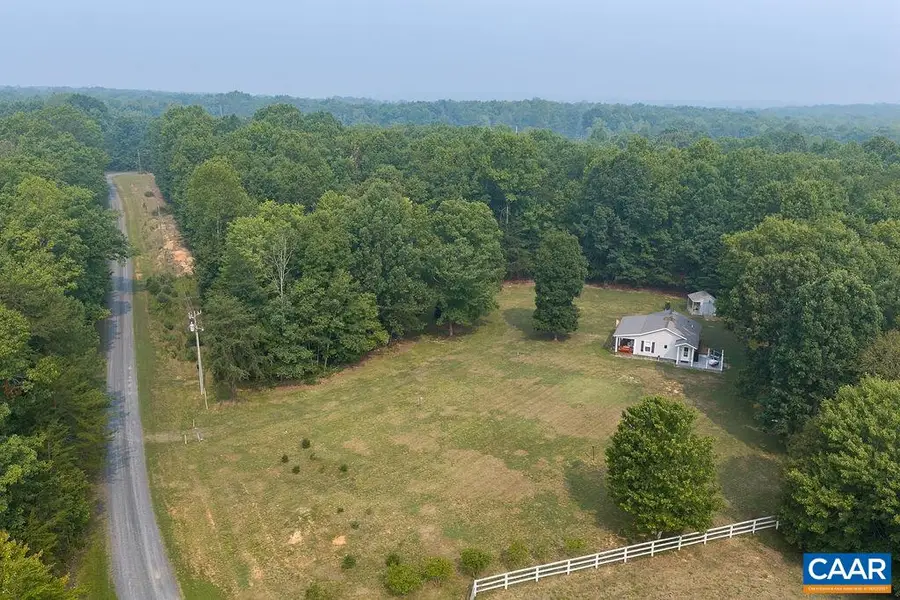 137 Jeffal Ln, Scottsville, VA 24590 - #3