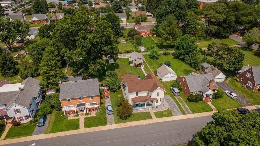 308 Broad St, Bridgewater, VA 22812 - #2