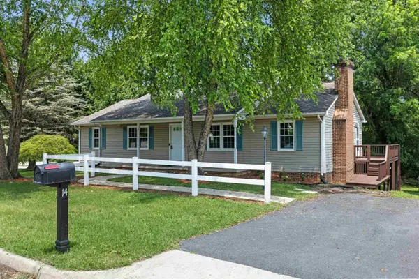 14 Loch Dr, Staunton, VA 24401