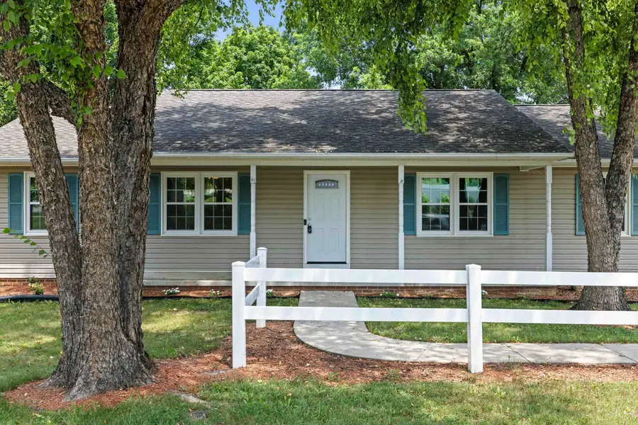 14 Loch Dr, Staunton, VA 24401 - #2