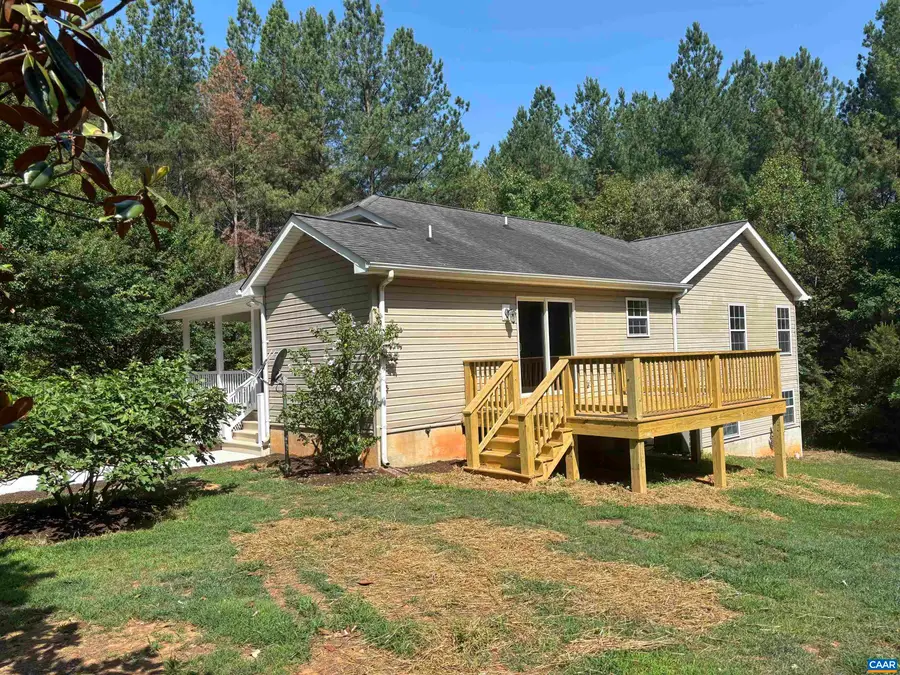 136 Beaver Pl, Scottsville, VA 24590 - #2
