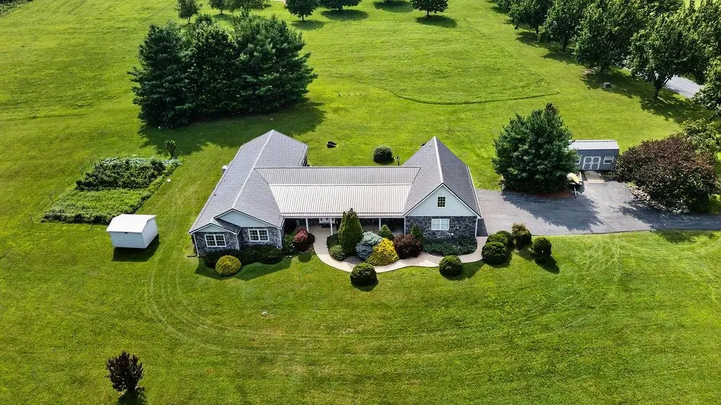 40 Bradford St, Swoope, VA 24479 - #1