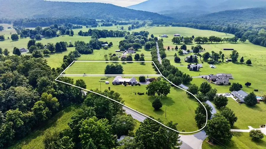 40 Bradford St, Swoope, VA 24479 - #3