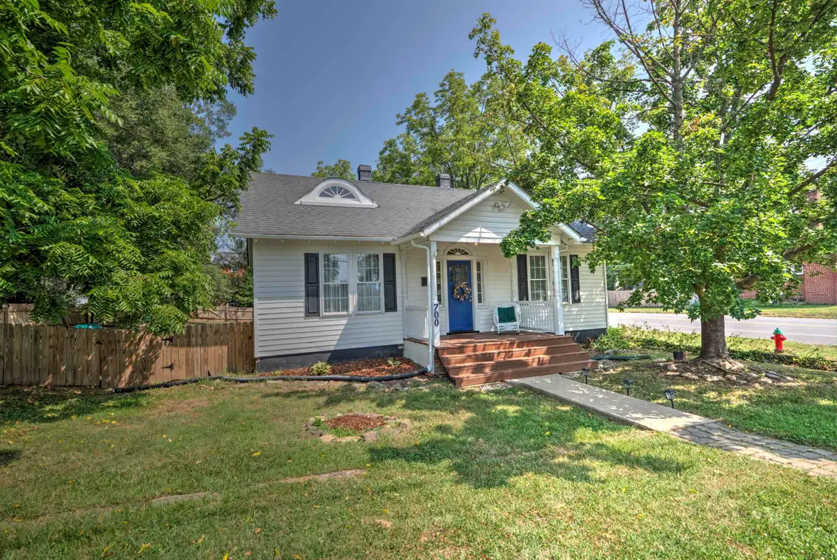 700 Sherwood Ave, Waynesboro, VA 22980 - #1