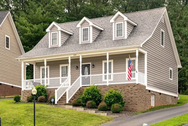 209 Bell Creek Dr, Staunton, VA 24401
