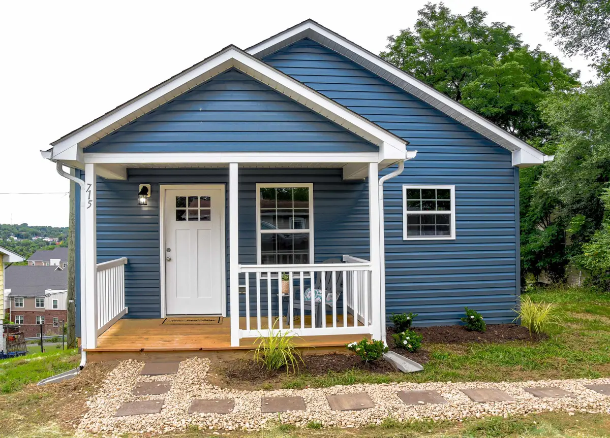 715 Mineola St, Staunton, VA 24401 - #1