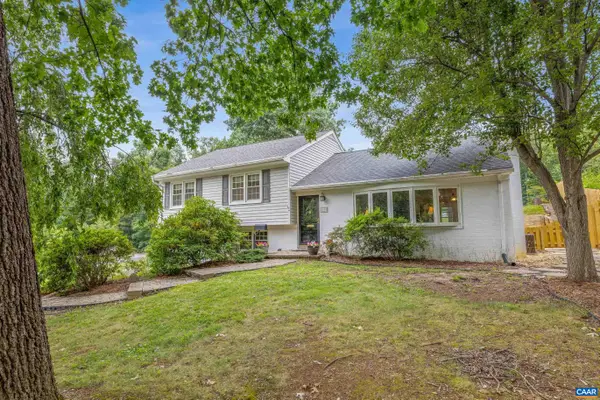 1933 Forest Dr, Waynesboro, VA 22980