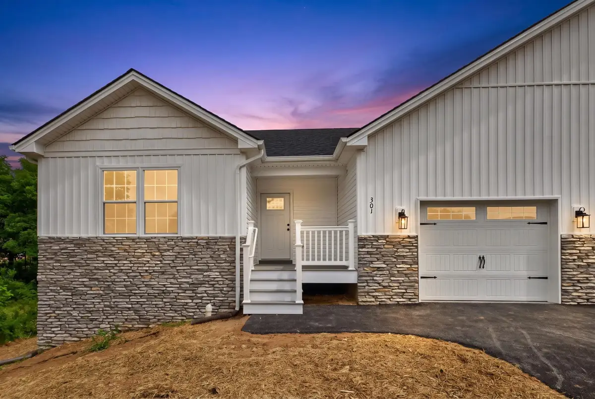 301 Willow Oaks Dr, Elkton, VA 22827 - #1