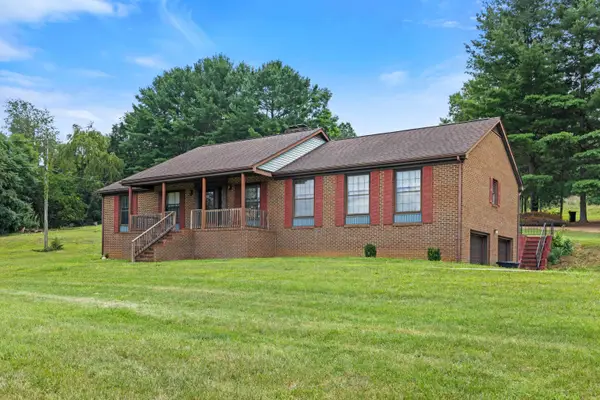365 Berry Farm Rd, Staunton, VA 24401