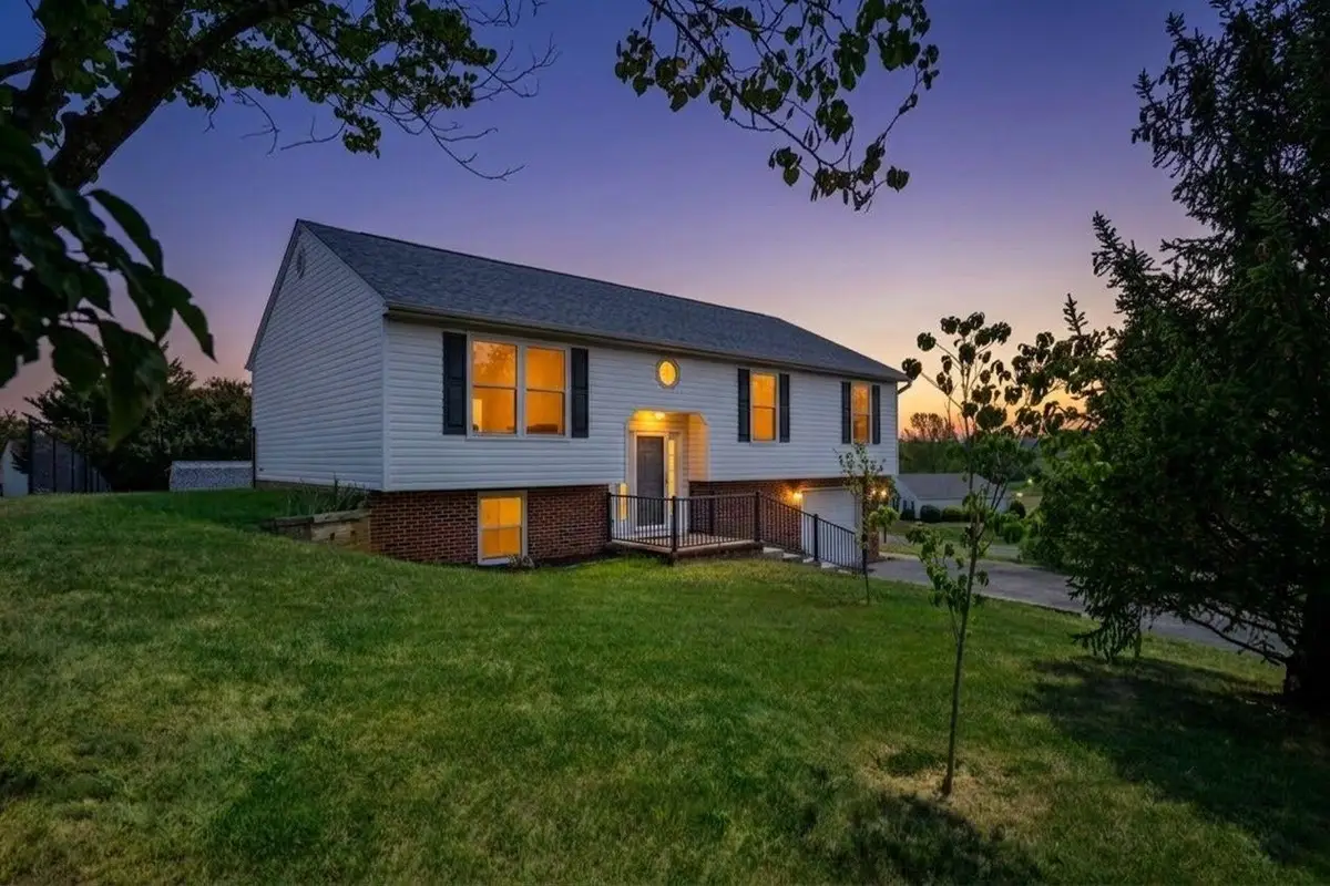 108 Longview Cir, Fishersville, VA 22939 - #1