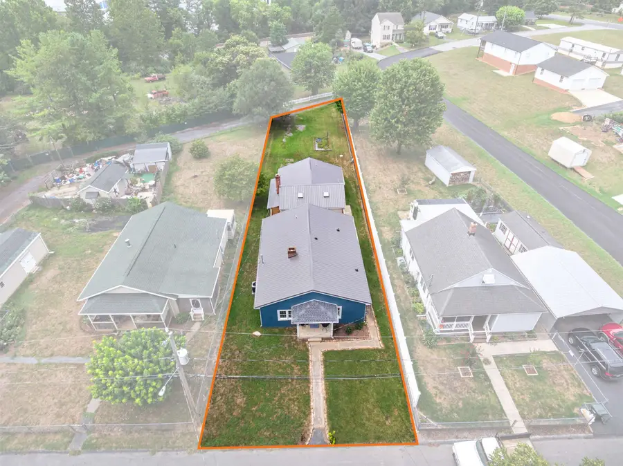 1433 Harding Ave, Waynesboro, VA 22980 - #2
