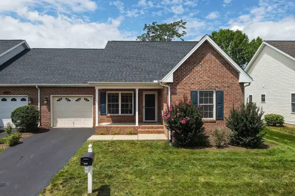 426 Hickory Grove Cir, Harrisonburg, VA 22801